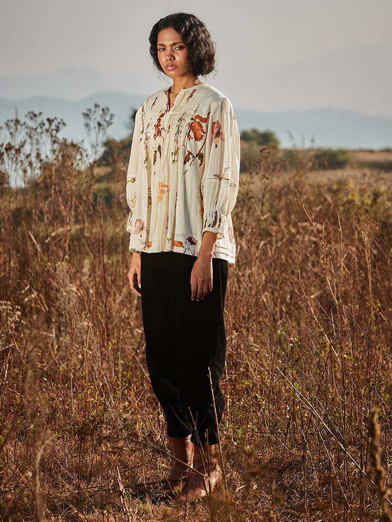 Florals In Snow Top TOPS KHARA KAPAS