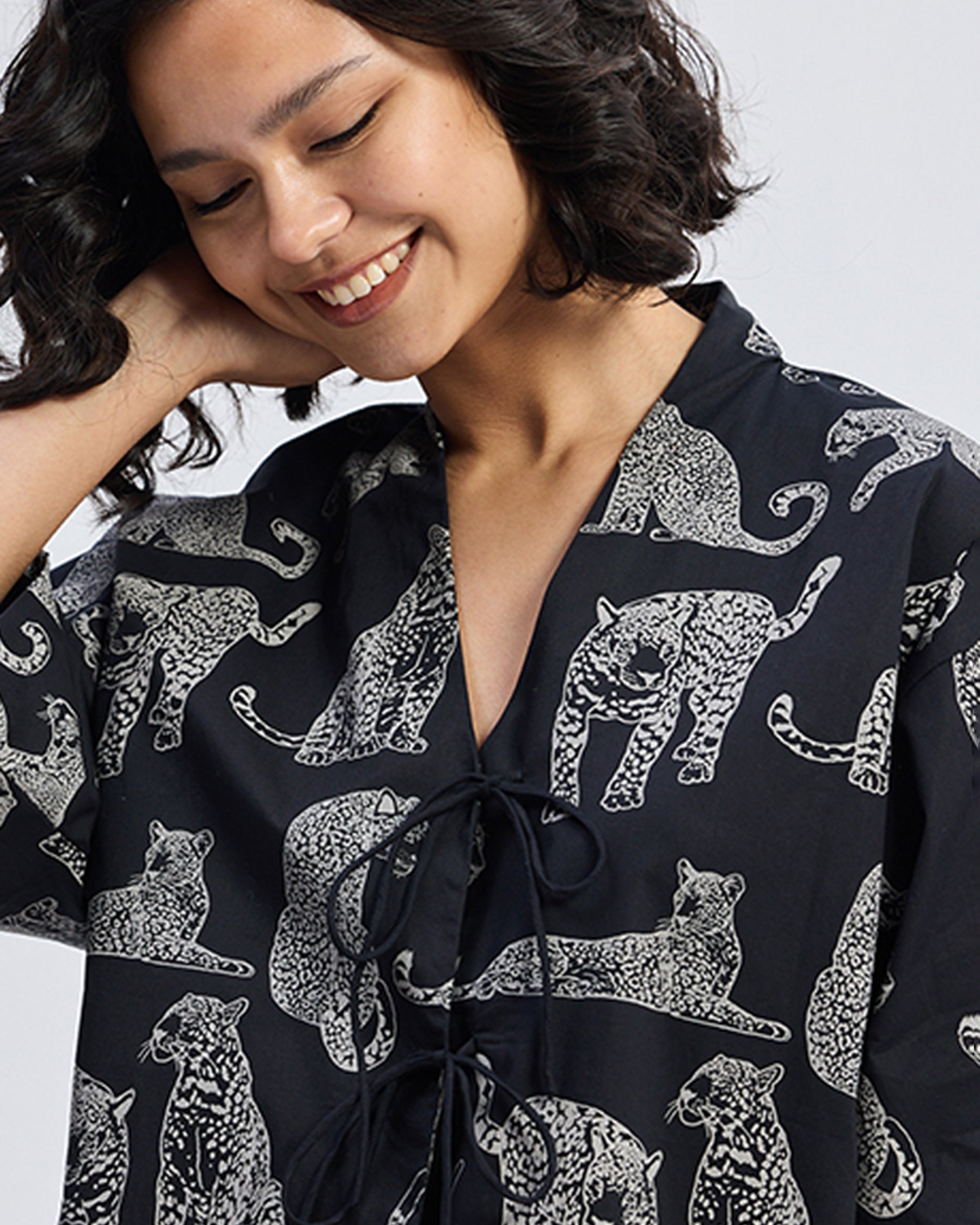 Overiszed Front Tie Animal Print Shirt TOPS Reistor