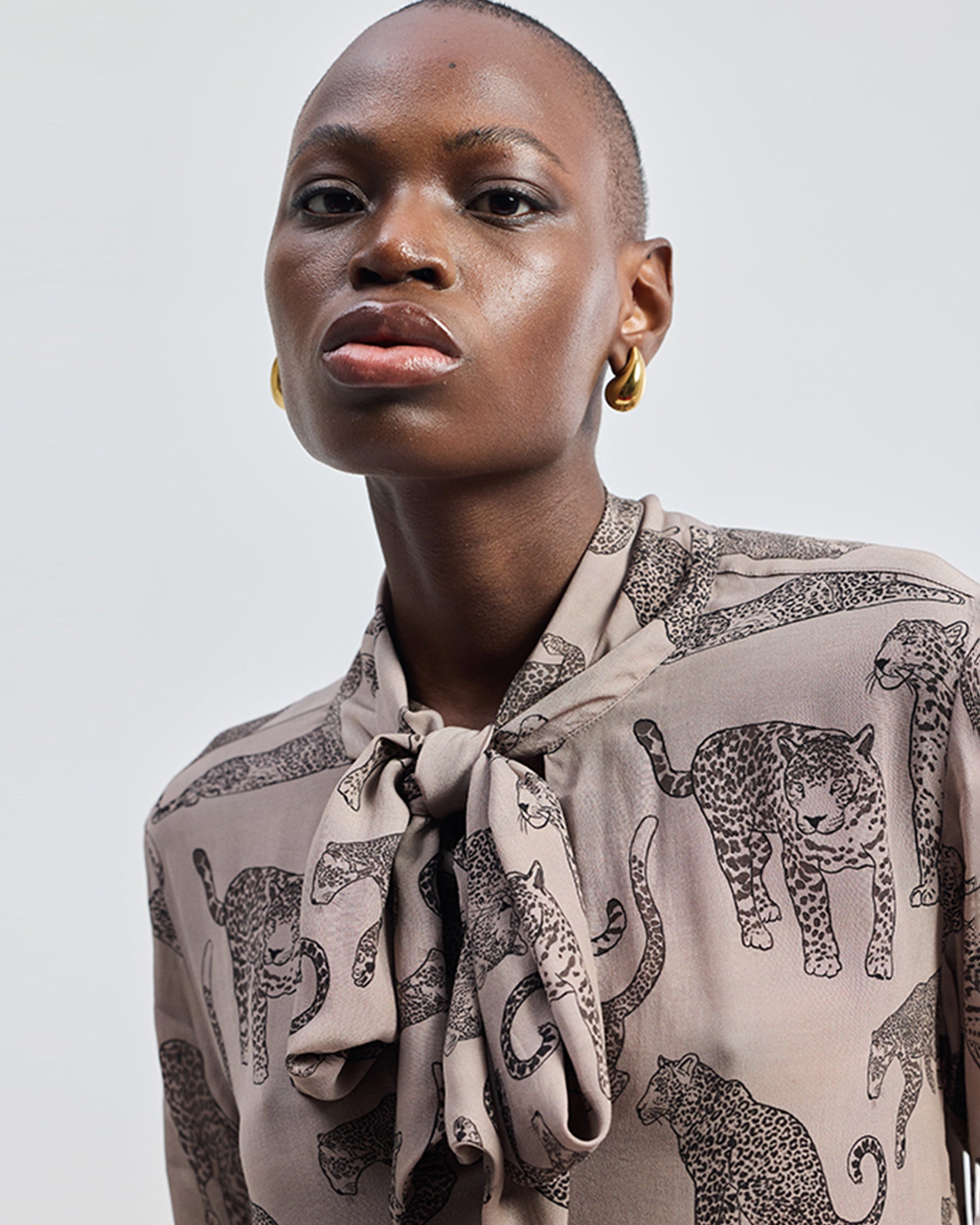 Relaxed Fit Front Tie Animal Top TOPS Reistor