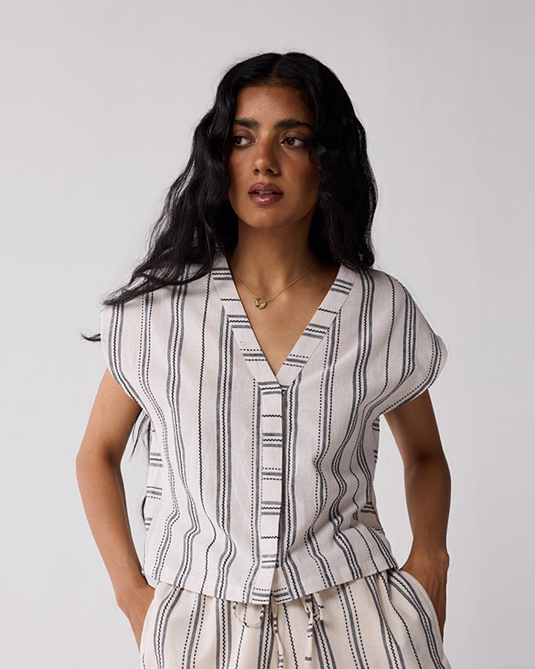 Relaxed V Neck Striped Top TOPS Reistor