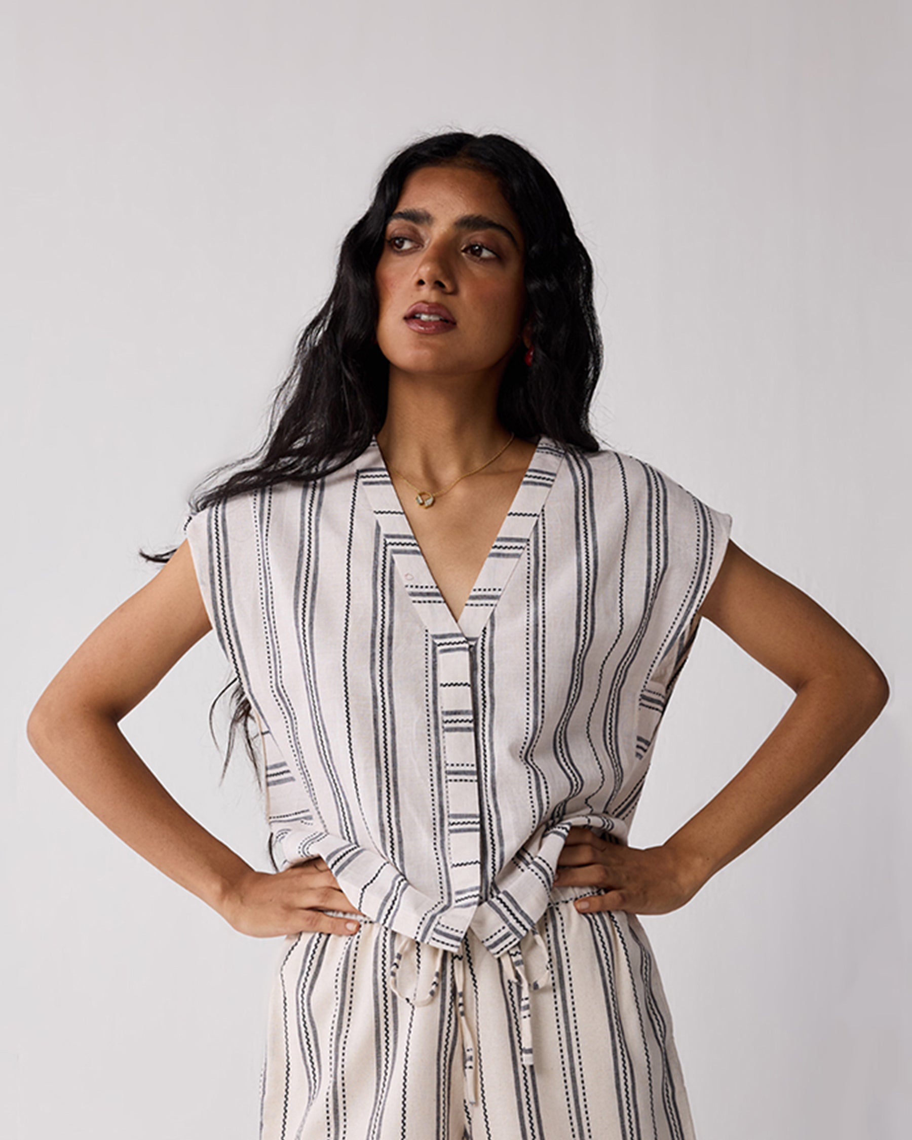 Relaxed V Neck Striped Top TOPS Reistor