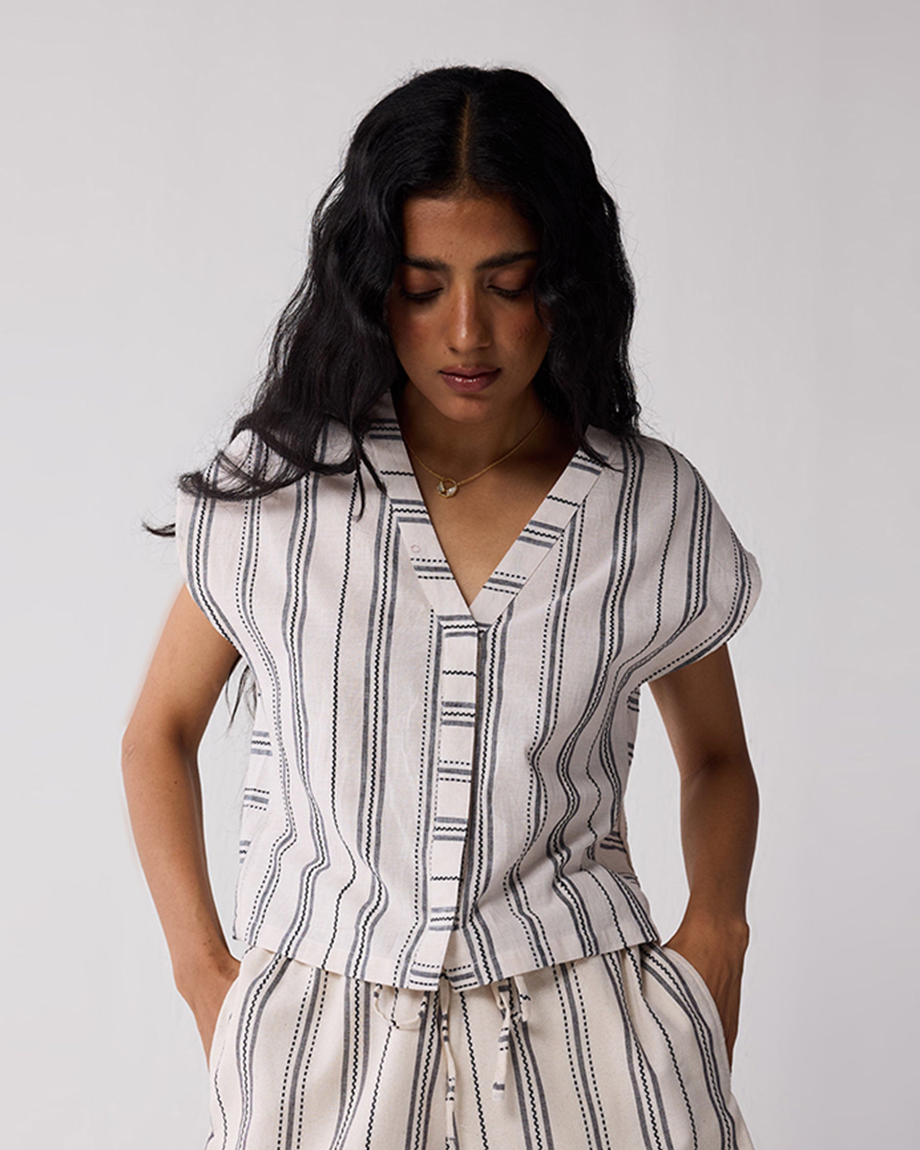 Relaxed V Neck Striped Top TOPS Reistor