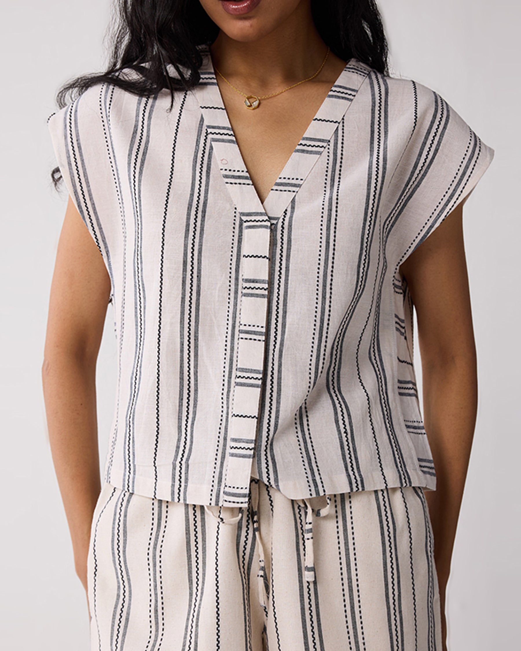 Relaxed V Neck Striped Top TOPS Reistor