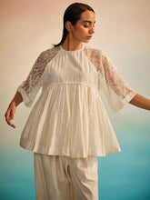 Load image into Gallery viewer, Ami Jaal Raglan Top TOPS Ahmev
