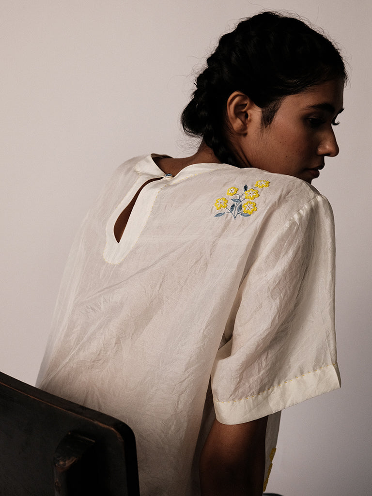 Tara T-Shirt TOPS IKKIVI   