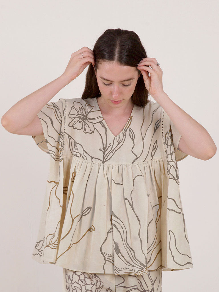 Floral Echo Blouse TOPS IKKIVI   