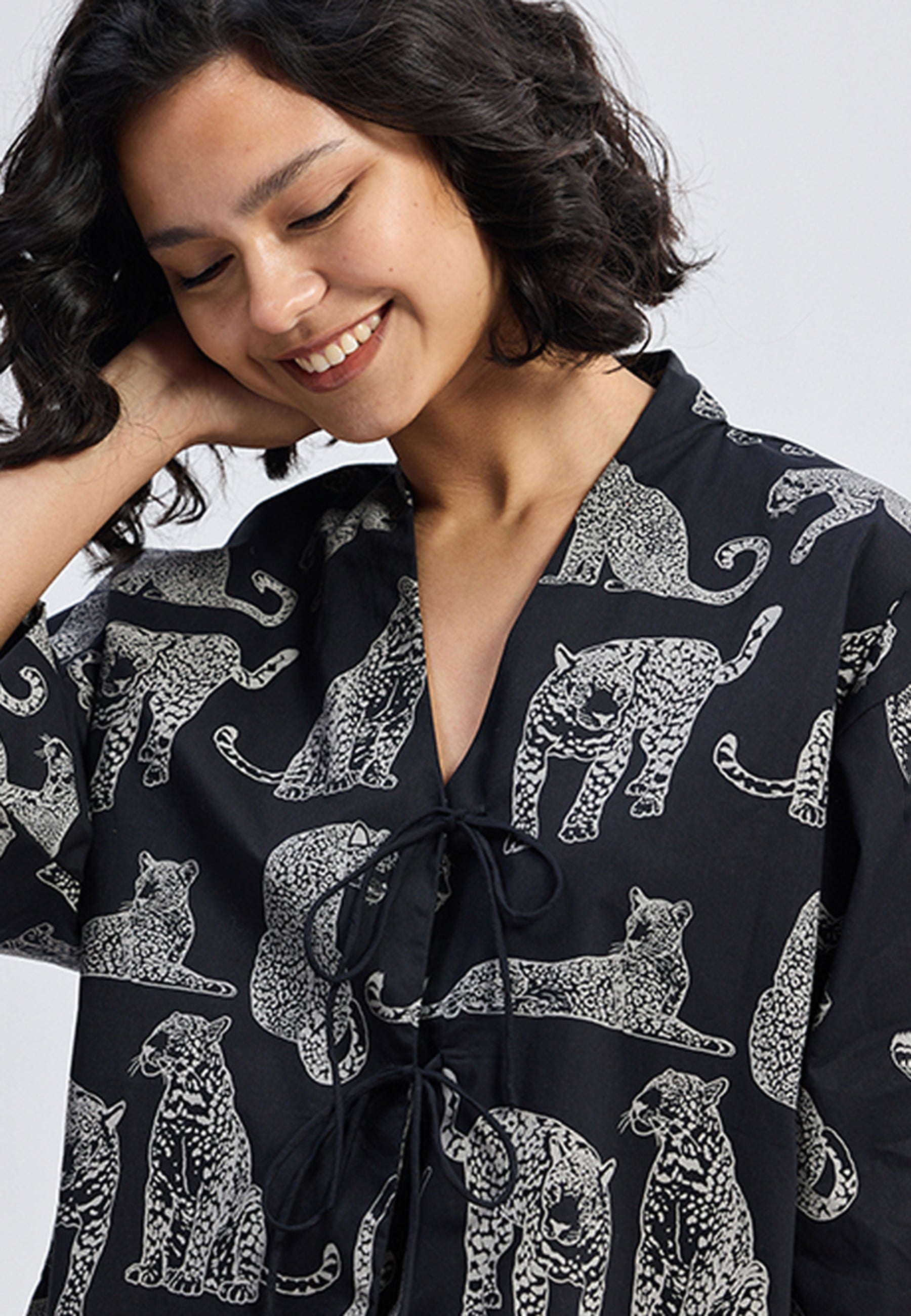 Overiszed Front Tie Animal Print Shirt TOPS Reistor