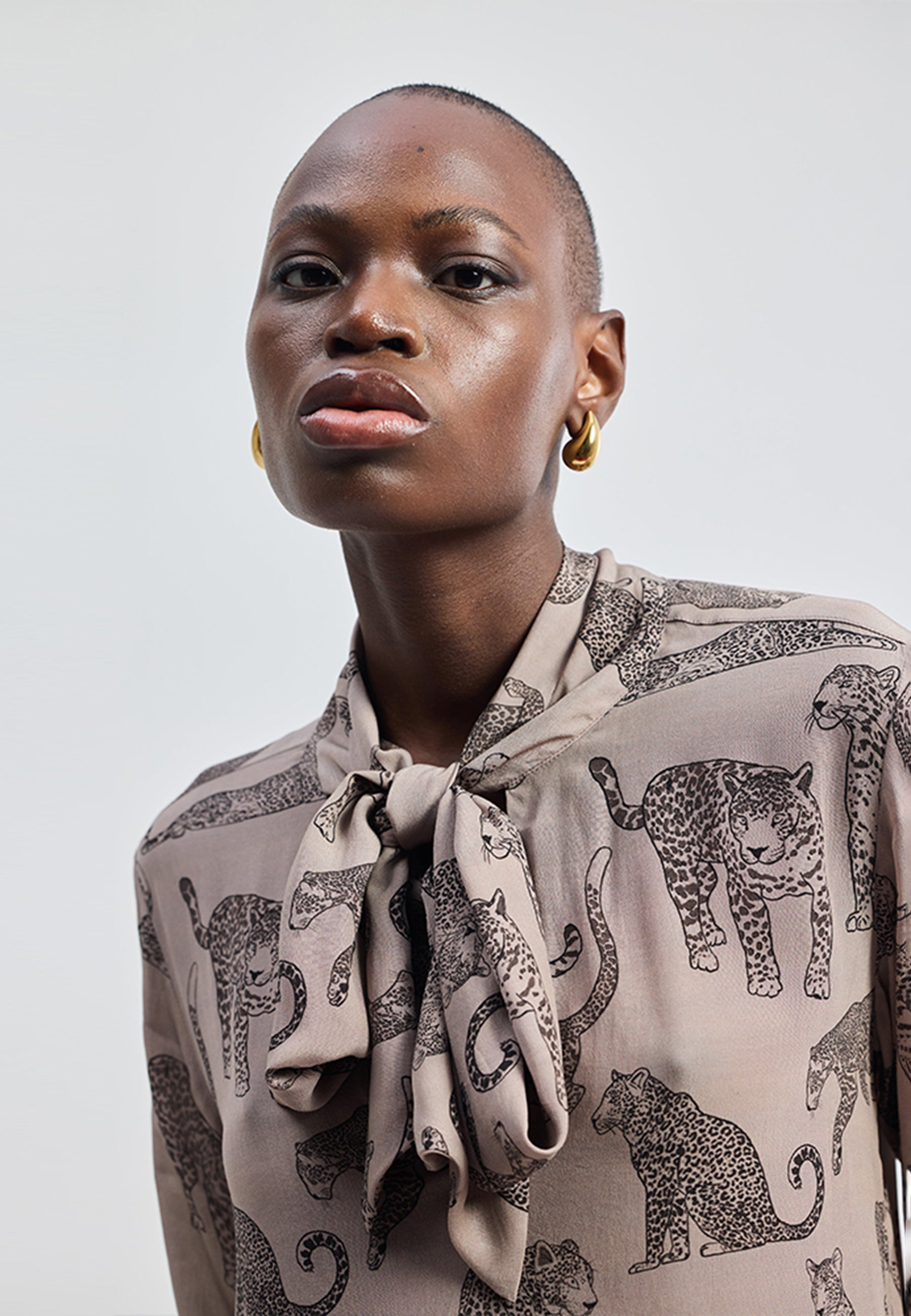 Relaxed Fit Front Tie Animal Top TOPS Reistor