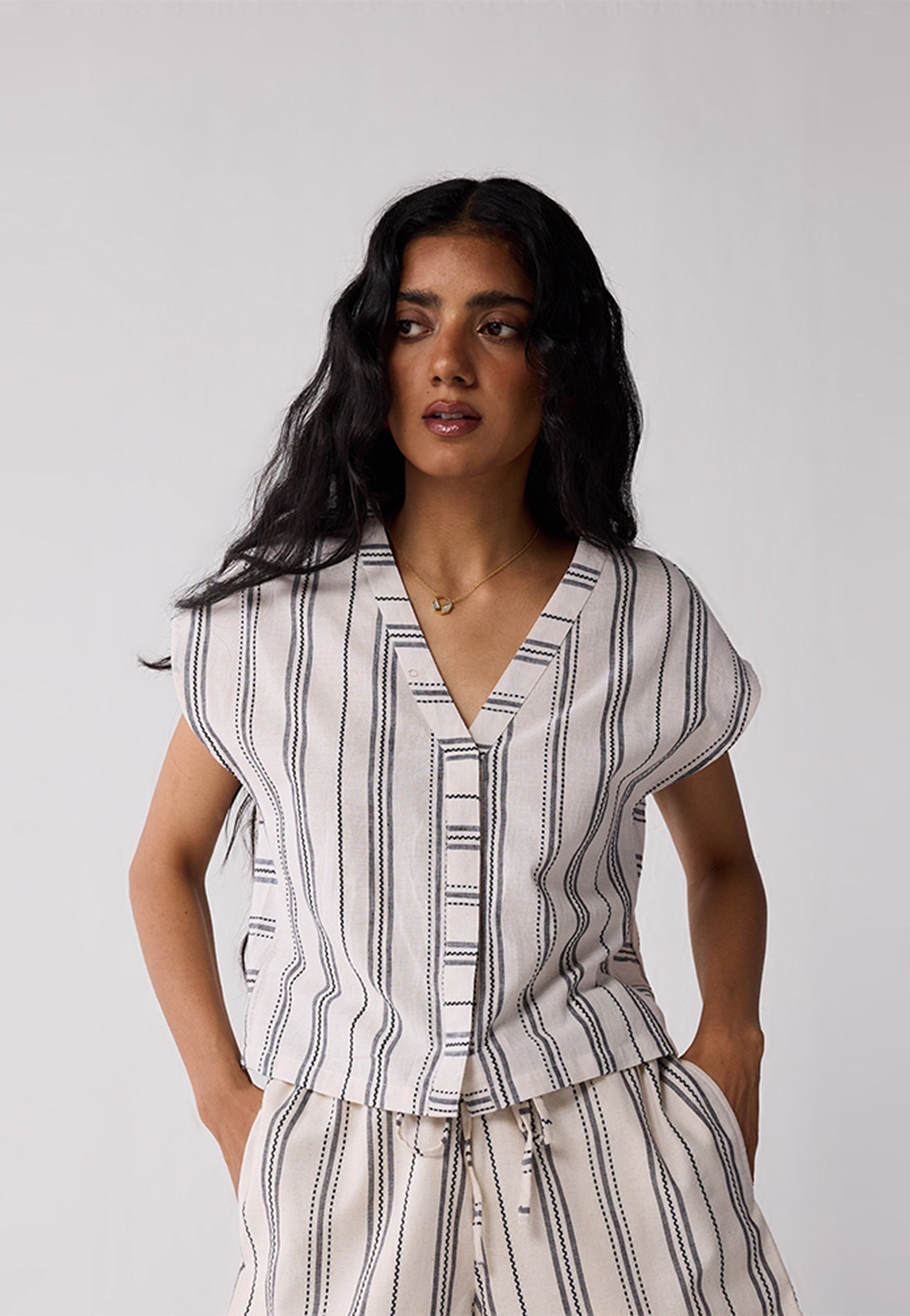 Relaxed V Neck Striped Top TOPS Reistor