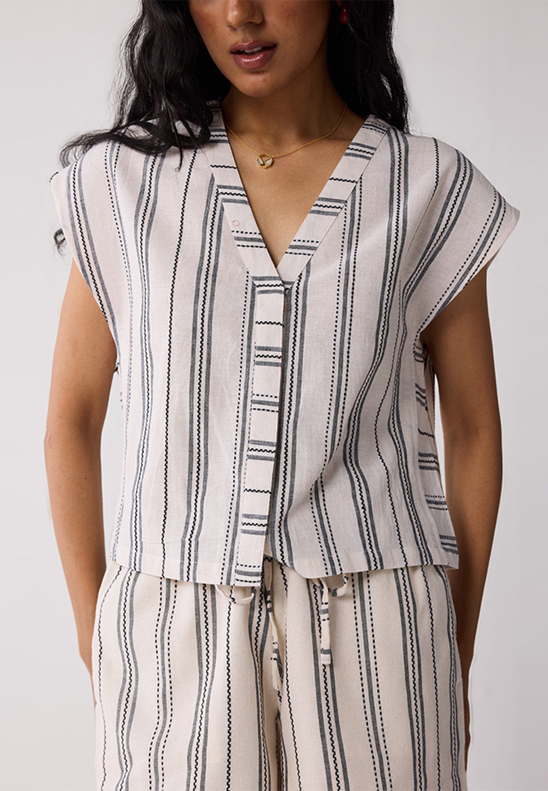 Relaxed V Neck Striped Top TOPS Reistor